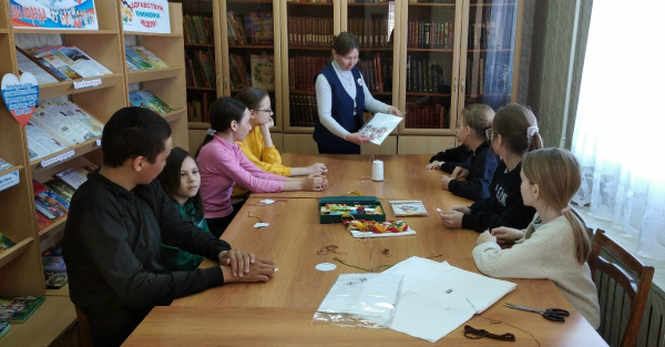 Мастер-класс «Брошь-оберег» по программе "Мир чувашской вышивки".