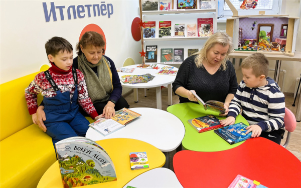 На каникулах всей семьей в библиотеку!