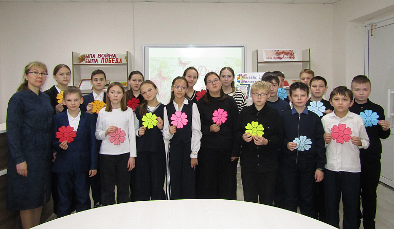 Тематический вечер "Эти нежные строки о ней"