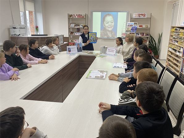 Литературный час «Лидия Сарине – ачасен юратнă ҫыравҫи».