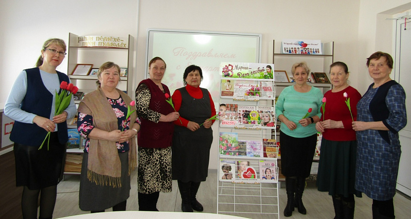 Литературно - музыкальная гостиная "Чудесный день 8 Марта".